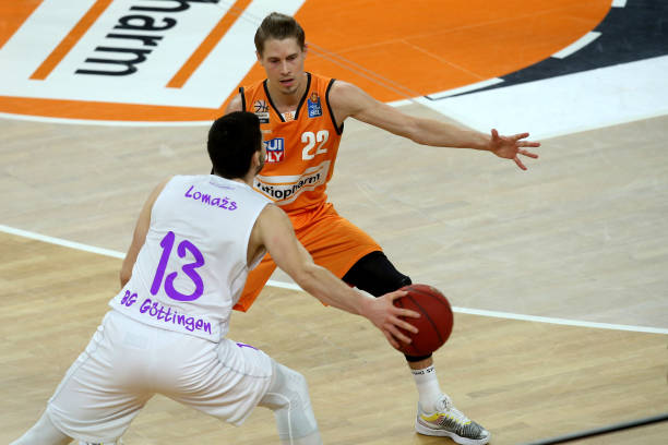 与浦和红钻 与浦和红钻