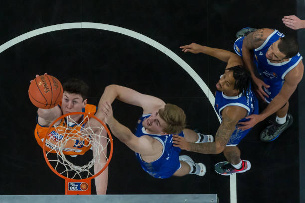 八人表现满 八人表现满