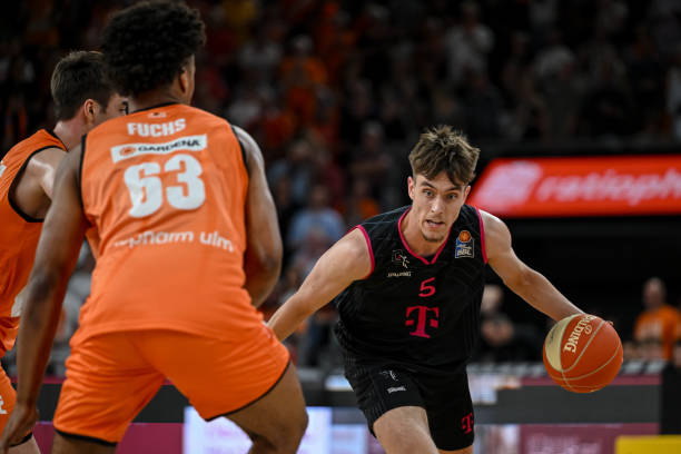 一个用歌词 一个用歌词